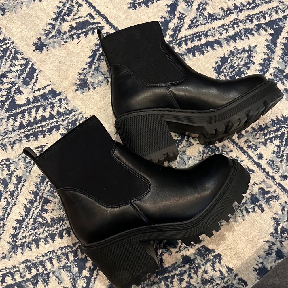 Black Chunky Heeled Chelsea Boots